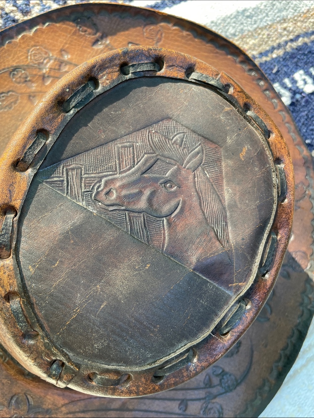 VINTAGE HAND TOOLED EMBOSSED AND STITCHED LEATHER COWBOY HAT - Picture 8 of 15